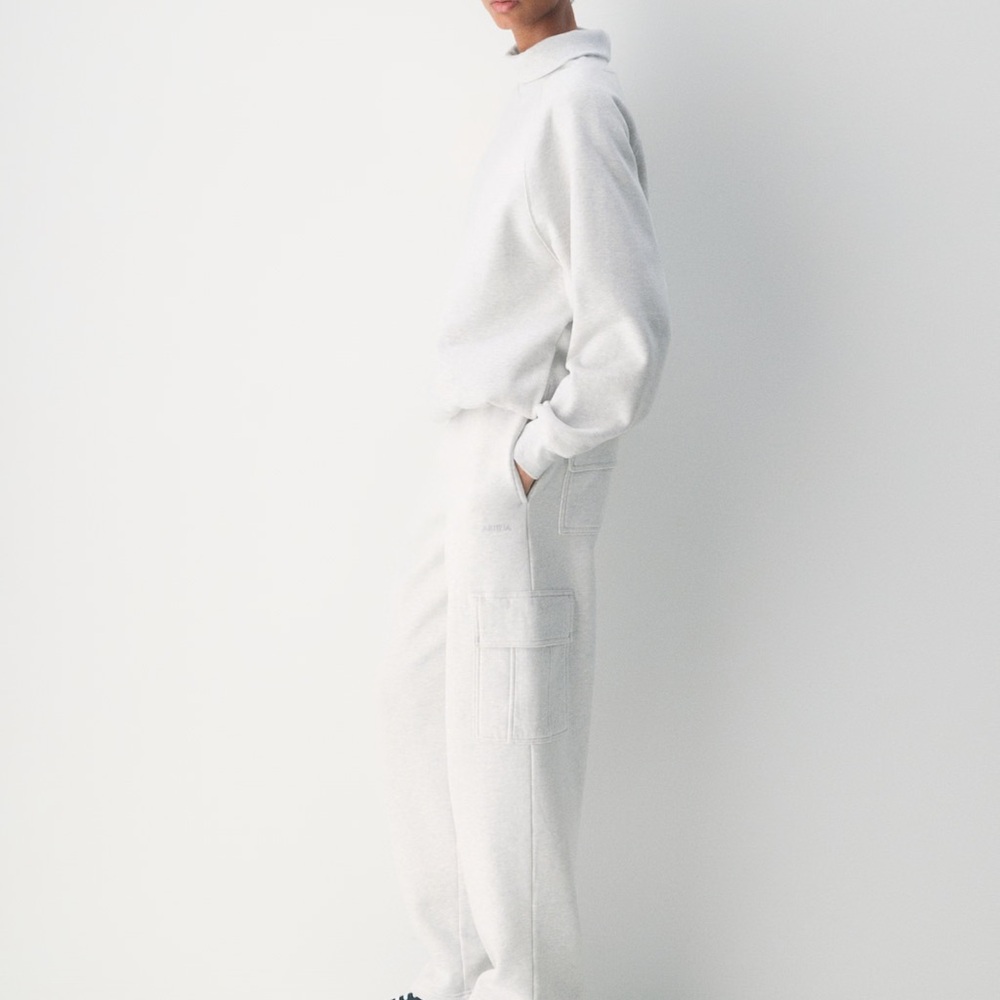 Aritzia Women’s Light Gray Cargo Pants